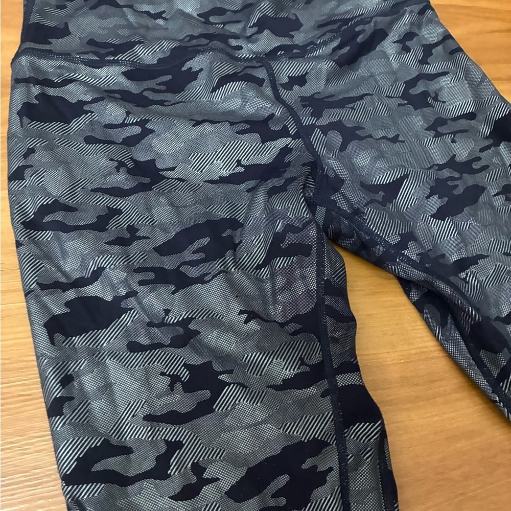 Zyia Active Silver Navy Camo Supreme Hi-Rise 7/8 Leggings Size 8-10 - Picture 3 of 5